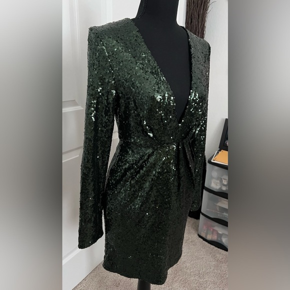 Charlotte Russe Deep V Long Sleeve Sequin Dress size M - Picture 6 of 8